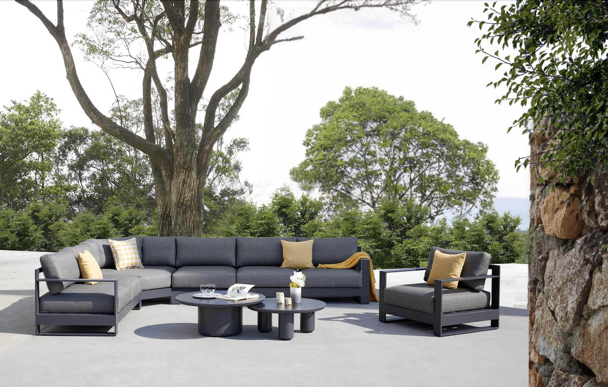 Salon de jardin modulable en aluminium haut de gamme anthracite, coussins épais en tissu oléfine Sunproof gris, design luxe.