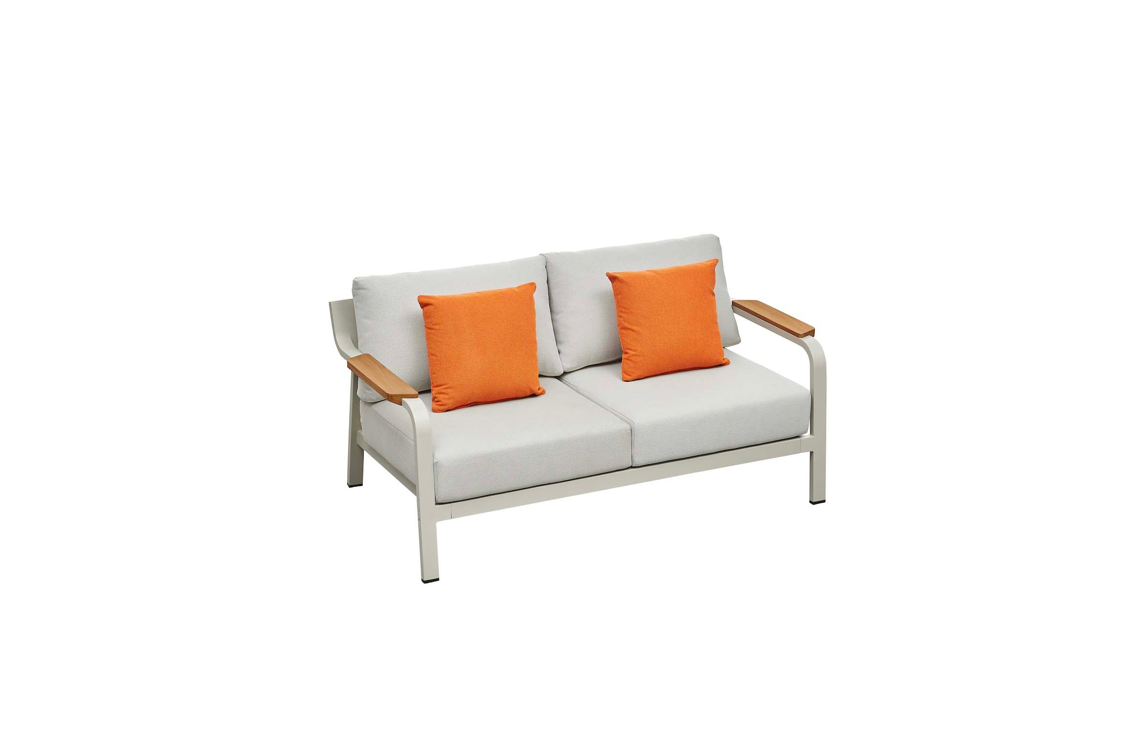 Salon de jardin 2 places en aluminium et teck FSC, coussins gris clair et deux coussins orange, design haut de gamme.