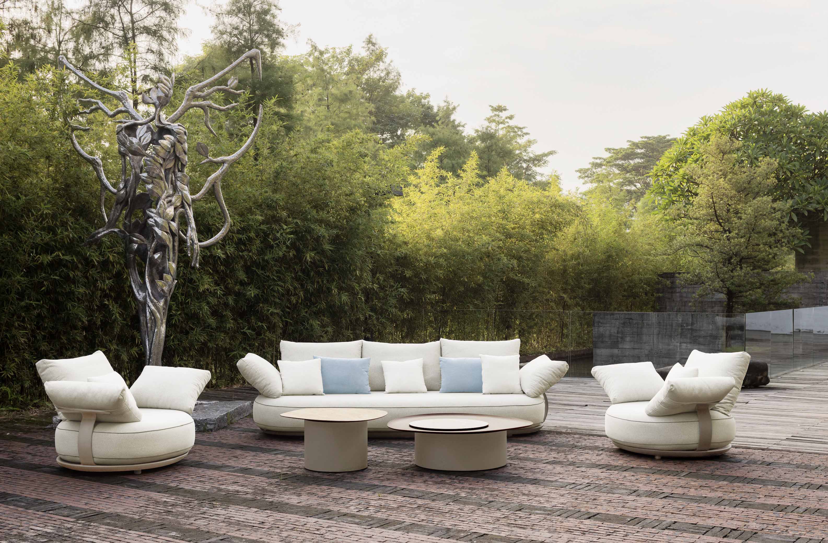 Canapé modulable 5 places en aluminium avec structure en bois FSC, coussins en tissu acrylique beige, design italien luxe et .