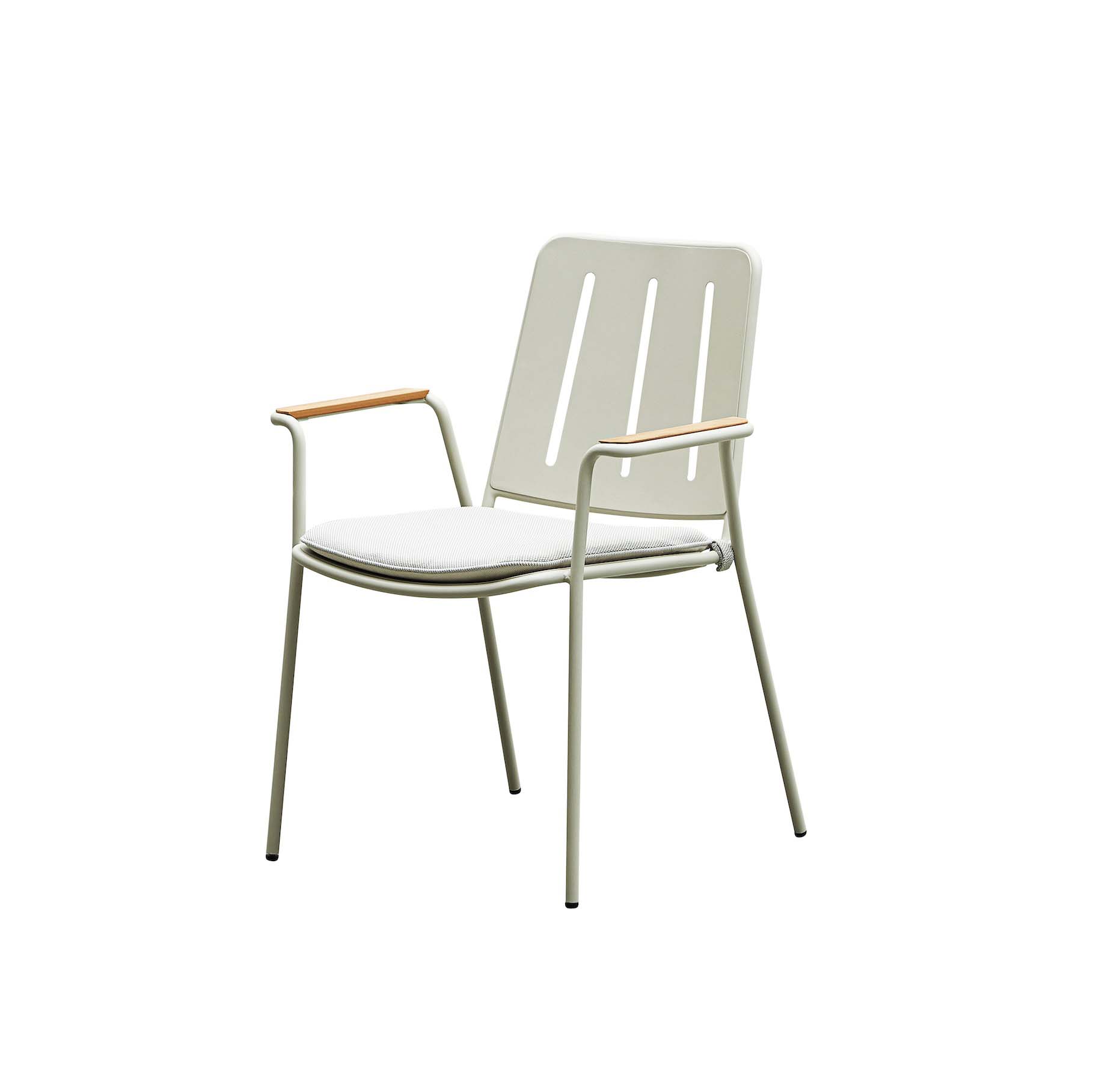 Chaise bistrot haut de gamme en aluminium beige, design épuré avec accoudoirs en bois clair et assise rembourrée, parfaite.