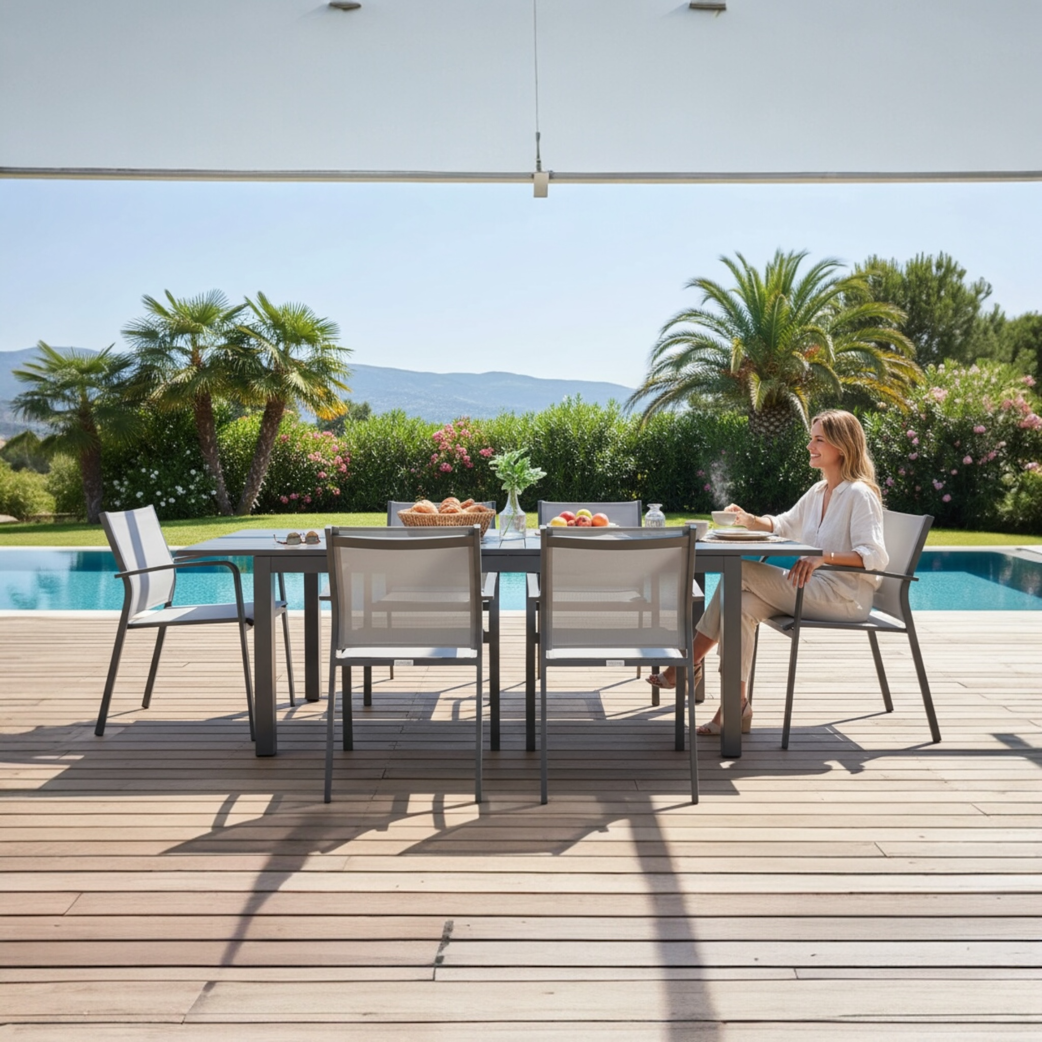 Chaises de repas extérieur en aluminium empilables.