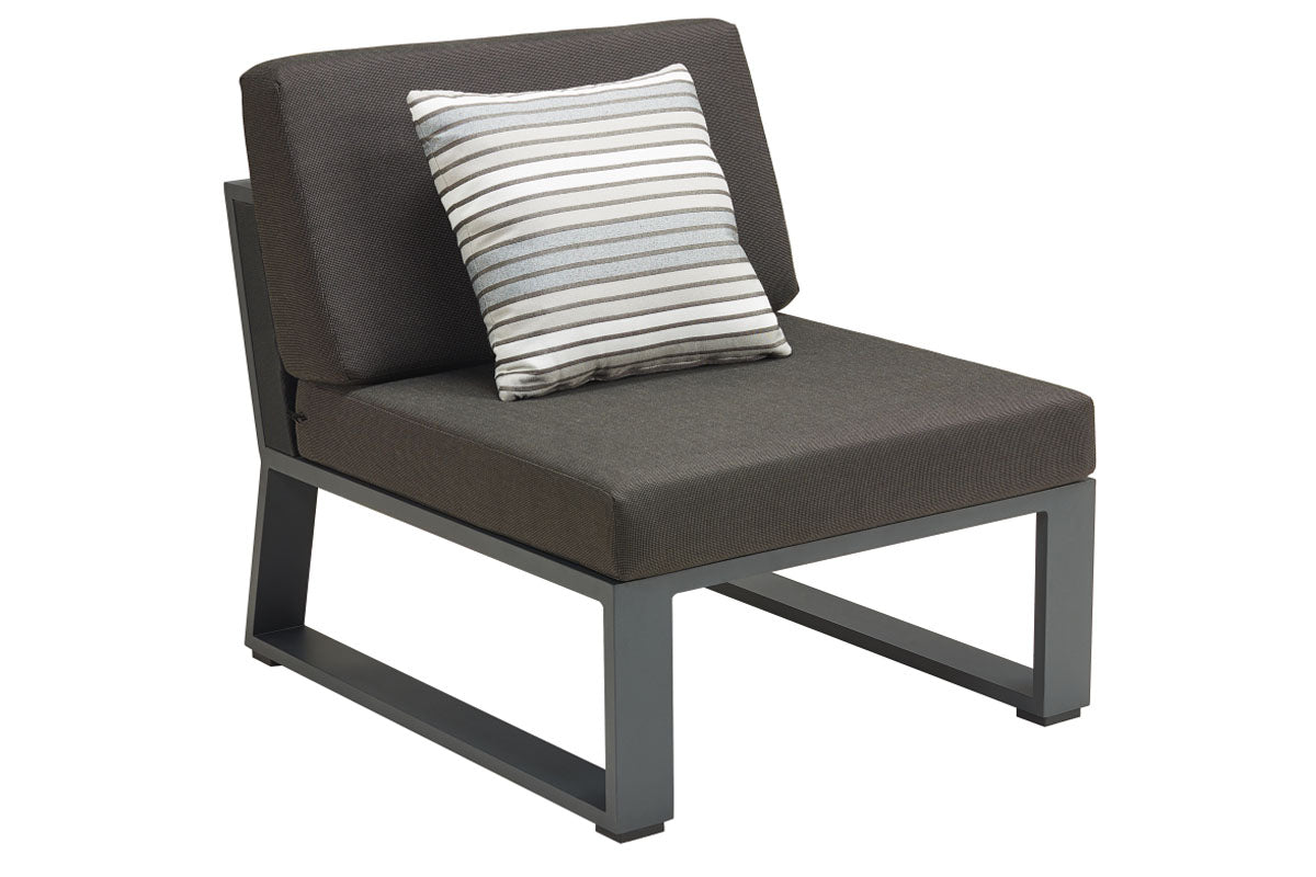 Chauffeuse luxe en aluminium avec assise en tissu 100% Oléfine gris foncé, coussin déhoussable et déperlant. .