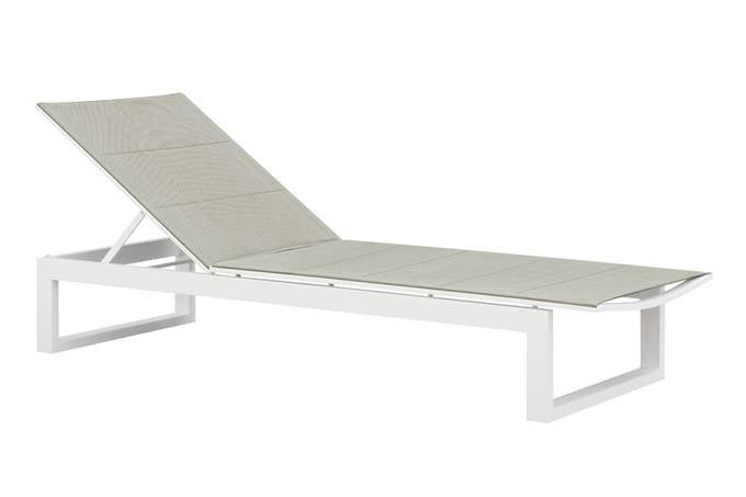 Bain de soleil en aluminium haut de gamme blanc, dossier réglable, tissu 100% oléfine taupe déperlant, design élégant.