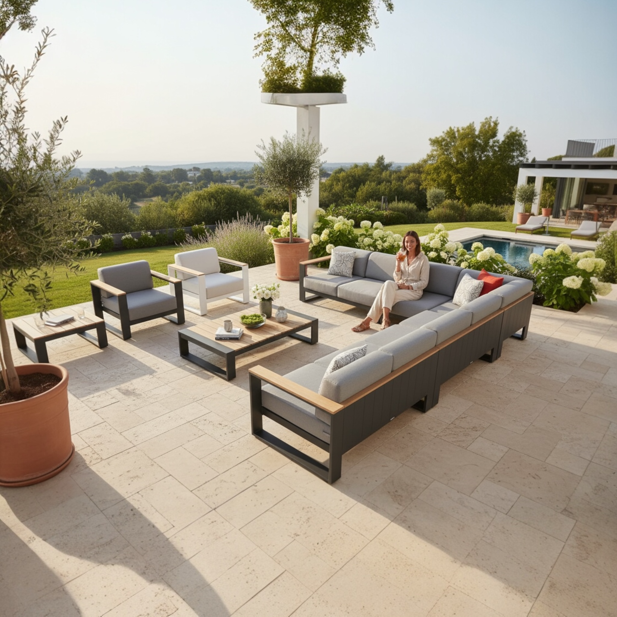 Salon de jardin d'angle en aluminium et Teck SFC, coussins gris en tissu acrylique déhoussable et déperlant, design.