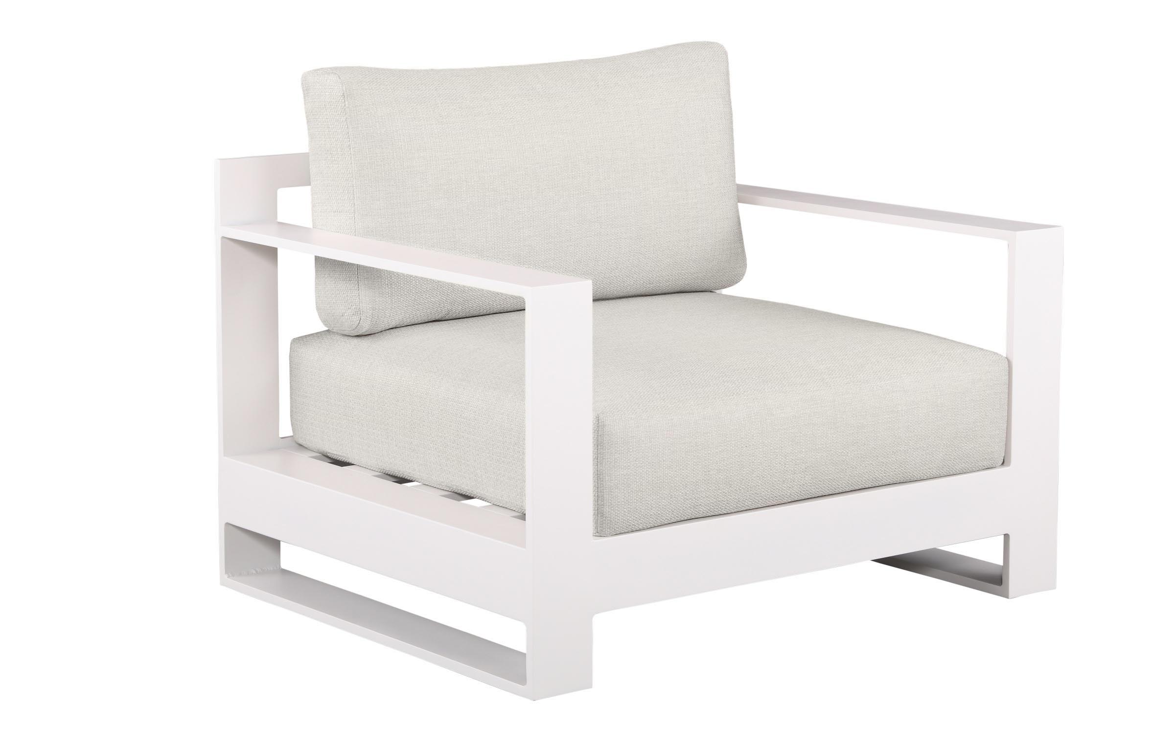 Fauteuil d'extérieur blanc en aluminium haut de gamme, coussins clairs en tissu oléfine Sunproof, design modulable et luxe.