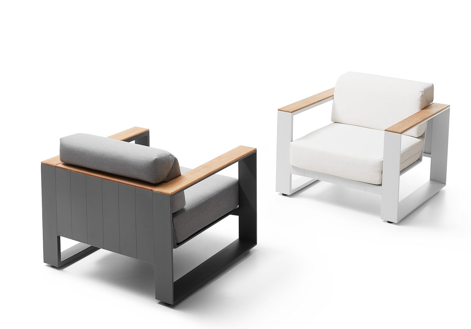 Fauteuils d'angle en aluminium blanc et gris anthracite avec accoudoirs en Teck SFC, coussins en tissu acrylique beige.