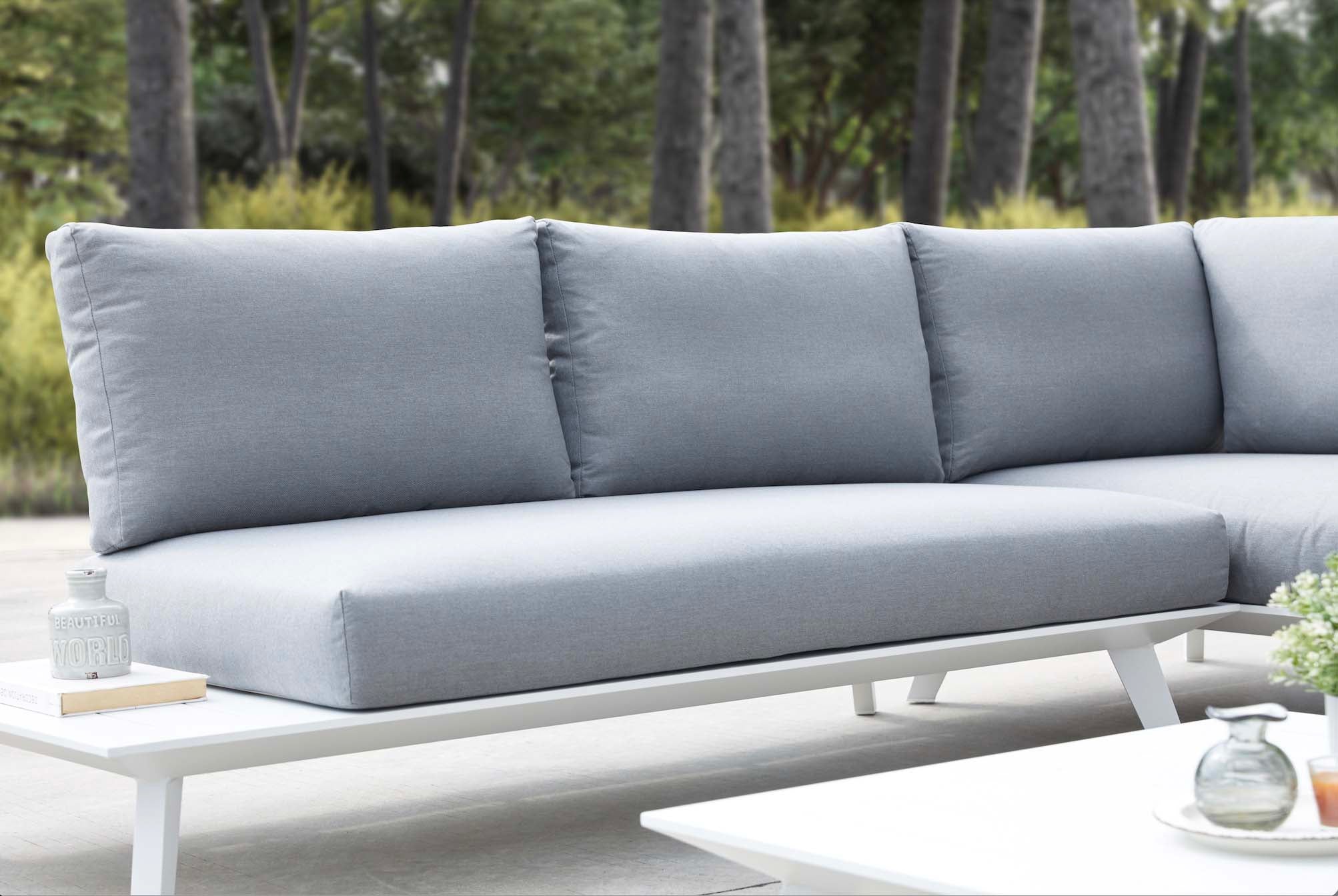 Canapé d'angle de jardin en aluminium inoxydable blanc avec coussins gris en tissu 100% Oléfine déperlant et déhoussable.