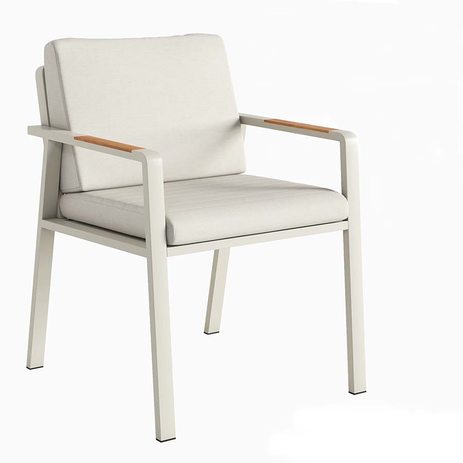 Fauteuil blanc en aluminium haut de gamme avec accoudoirs en teck FSC, coussins en tissu oléfine déhoussable et déperlant.