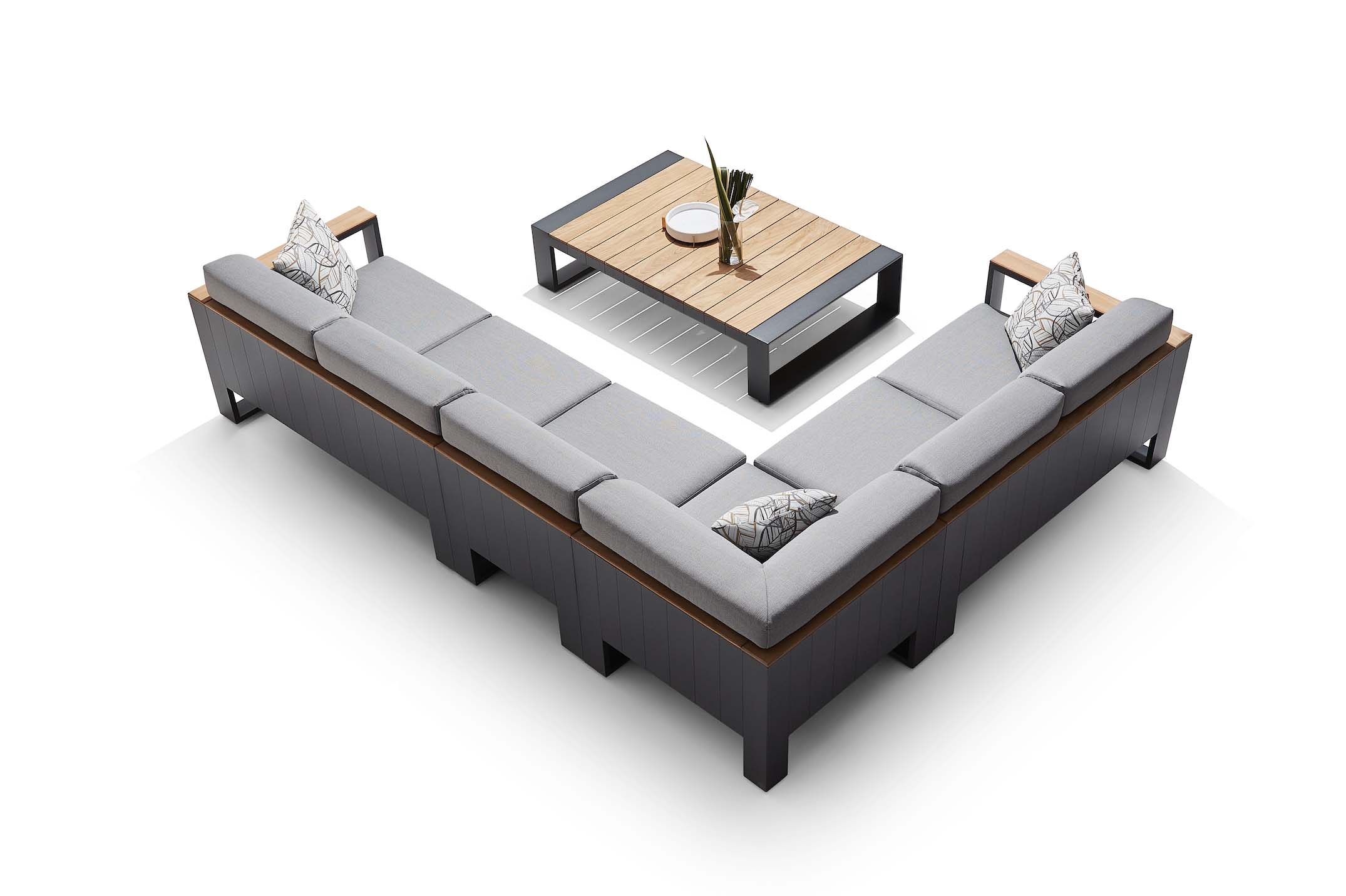 Salon de jardin d’angle contemporain en aluminium noir et Teck SFC avec coussins déhoussables en tissu acrylique gris.