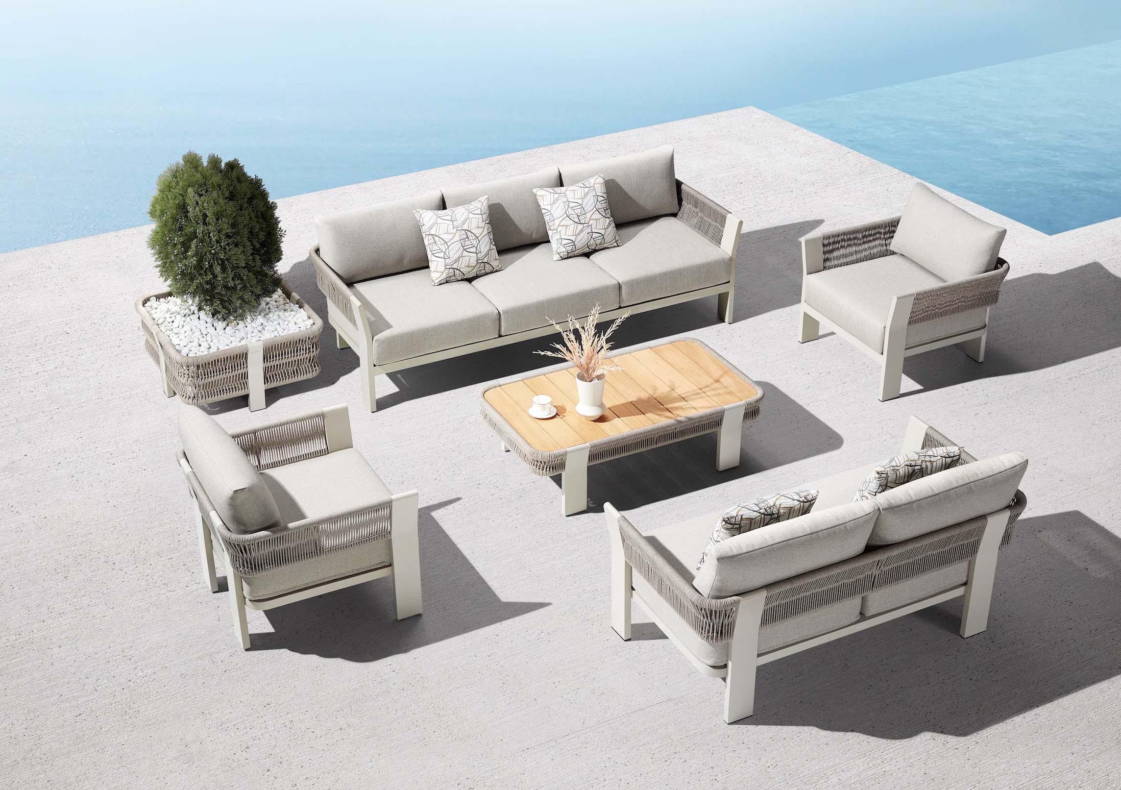 Salon de jardin moderne en aluminium et corde tressée beige, table basse en teck FSC, coussins déhoussables déperlants.