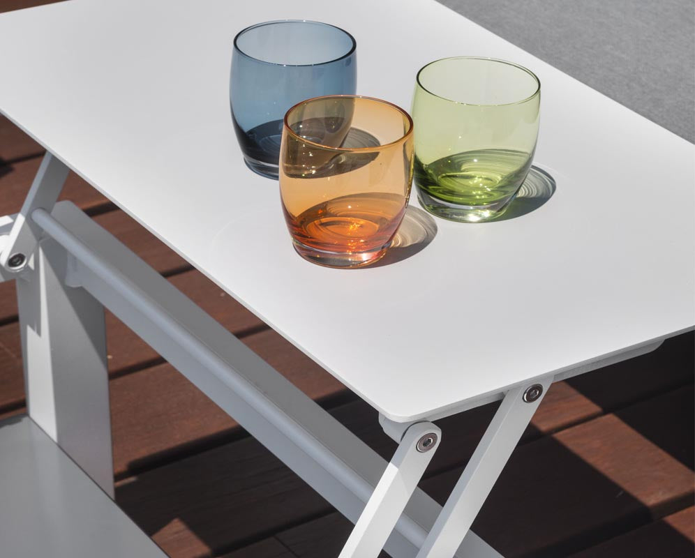 Table basse de jardin modulable en aluminium blanc mat, design haut de gamme avec plateau relevable, élégance.