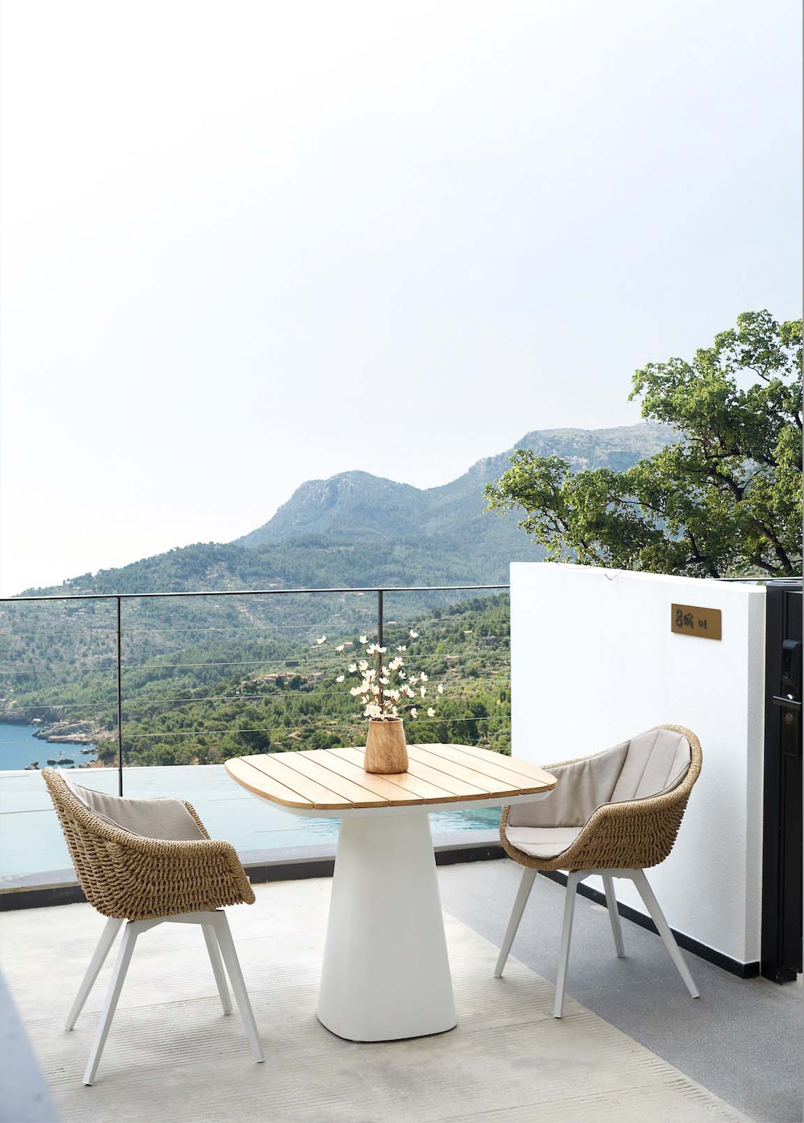 Table repas carré haut de gamme en aluminium - avec plateau teck - MILO
