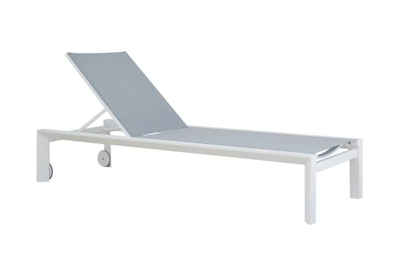 Bain de soleil en aluminium haut de gamme blanc avec toile textilène grise, peinture époxy, design épuré et élégant, équipé.