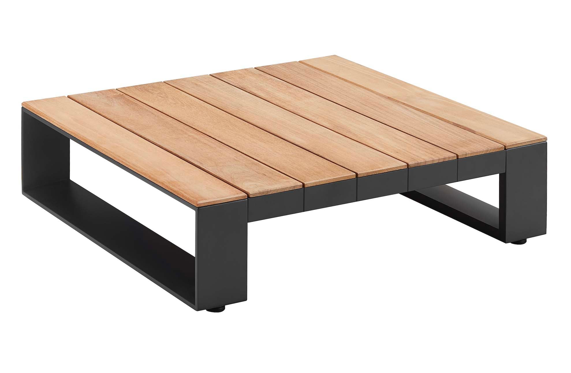 Table d’appoint basse en aluminium noir mat avec plateau en lattes de Teck SFC durable au design contemporain et élégant.