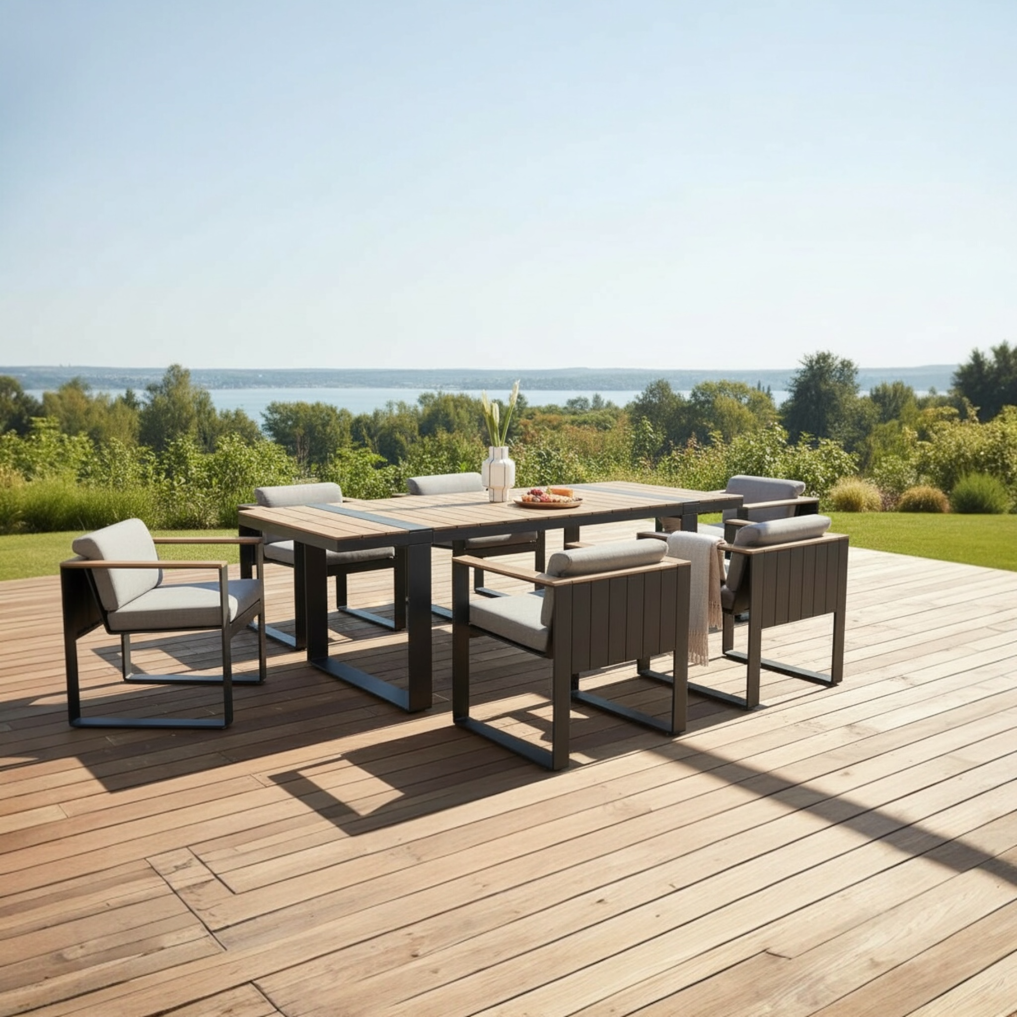 Ensemble repas de jardin luxe contemporain en aluminium noir mat et teck SFC naturel, six fauteuils avec coussins.