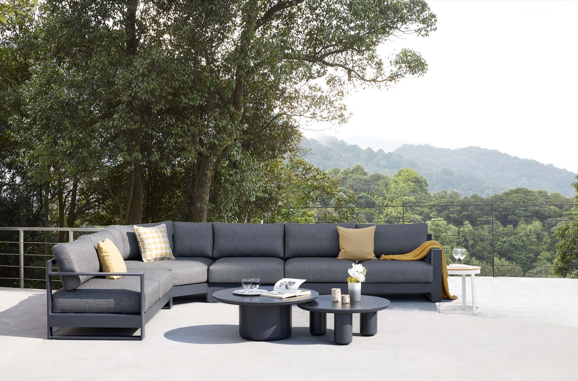 Salon de jardin modulable en aluminium haut de gamme noir, tissu Oléfine Sunproof gris anthracite. 