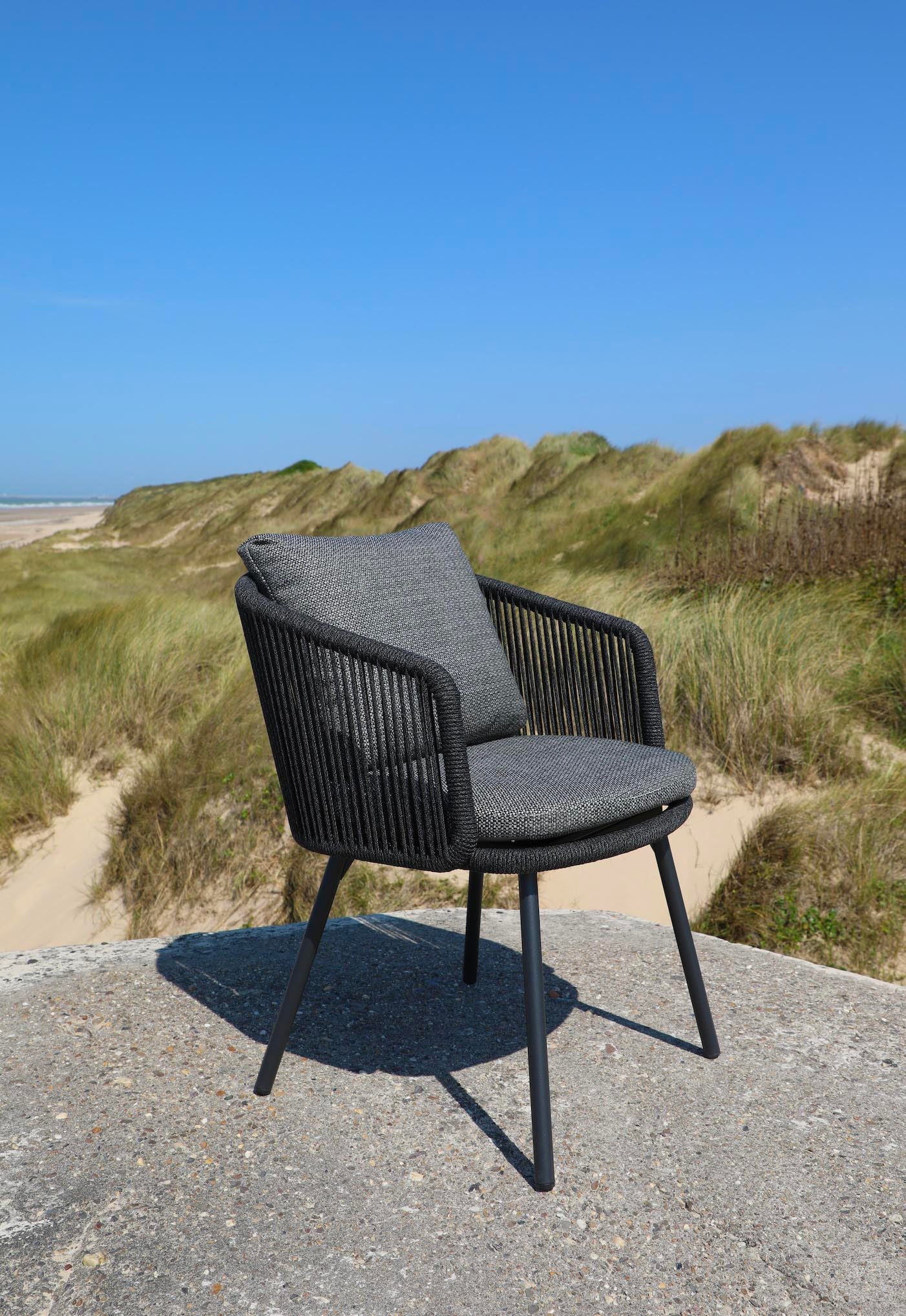 Fauteuil repas d'extérieur en aluminium et corde - LIVIO NOIR