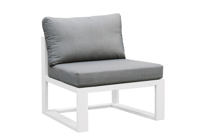 Canapé d'angle modulable haut de gamme en aluminium blanc mat, coussins gris épais, design épuré et durable pour jardin.