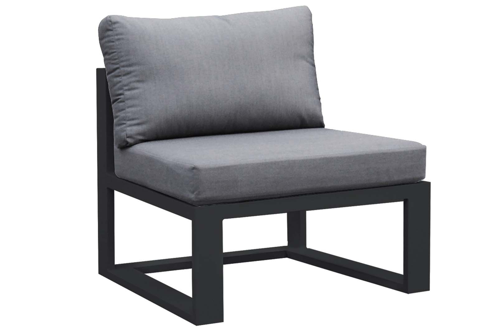 Fauteuil modulable en aluminium noir mat avec coussins gris épais, design haut de gamme au style méditerranéen élégant. 