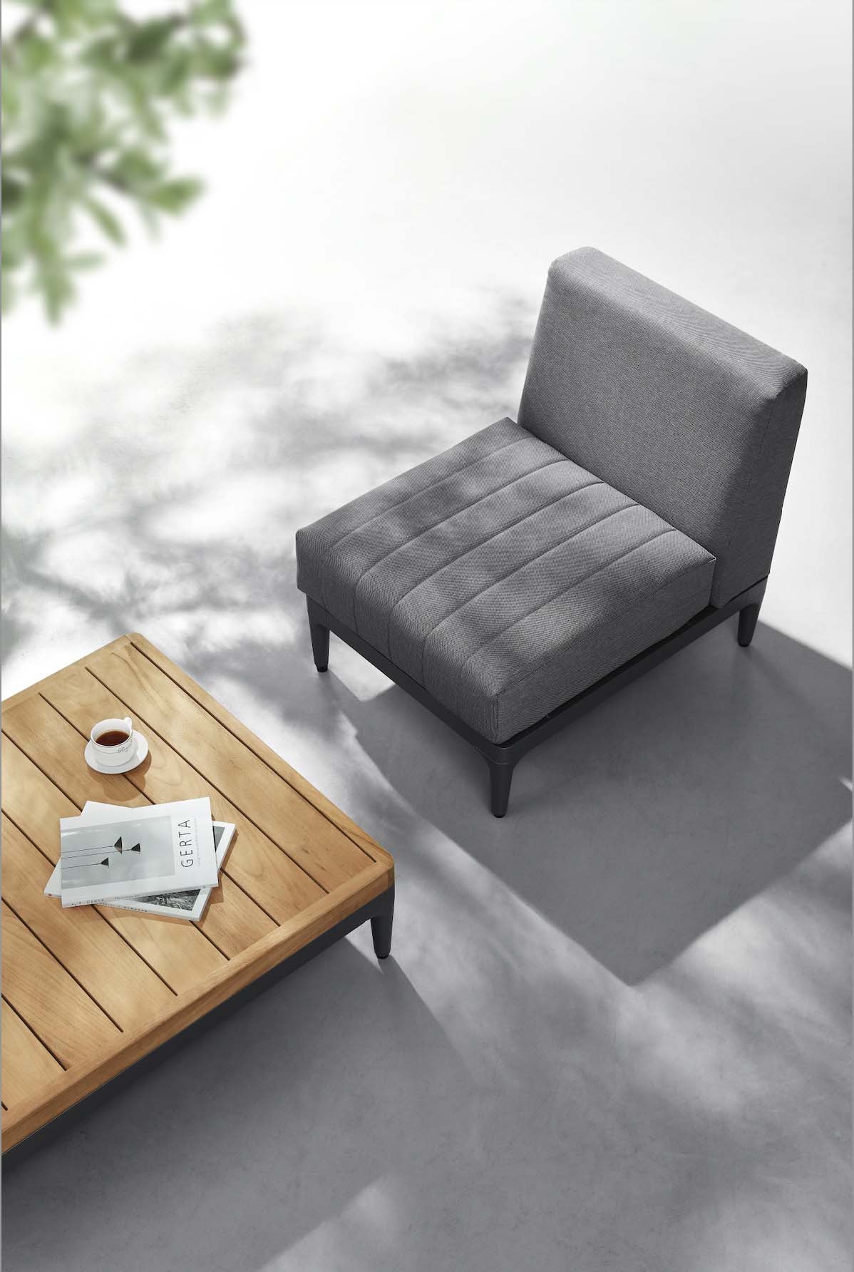Fauteuil d'angle design avec structure aluminium inoxydable, coussin gris en tissu 100% Oléfine déperlant et déhoussable,.