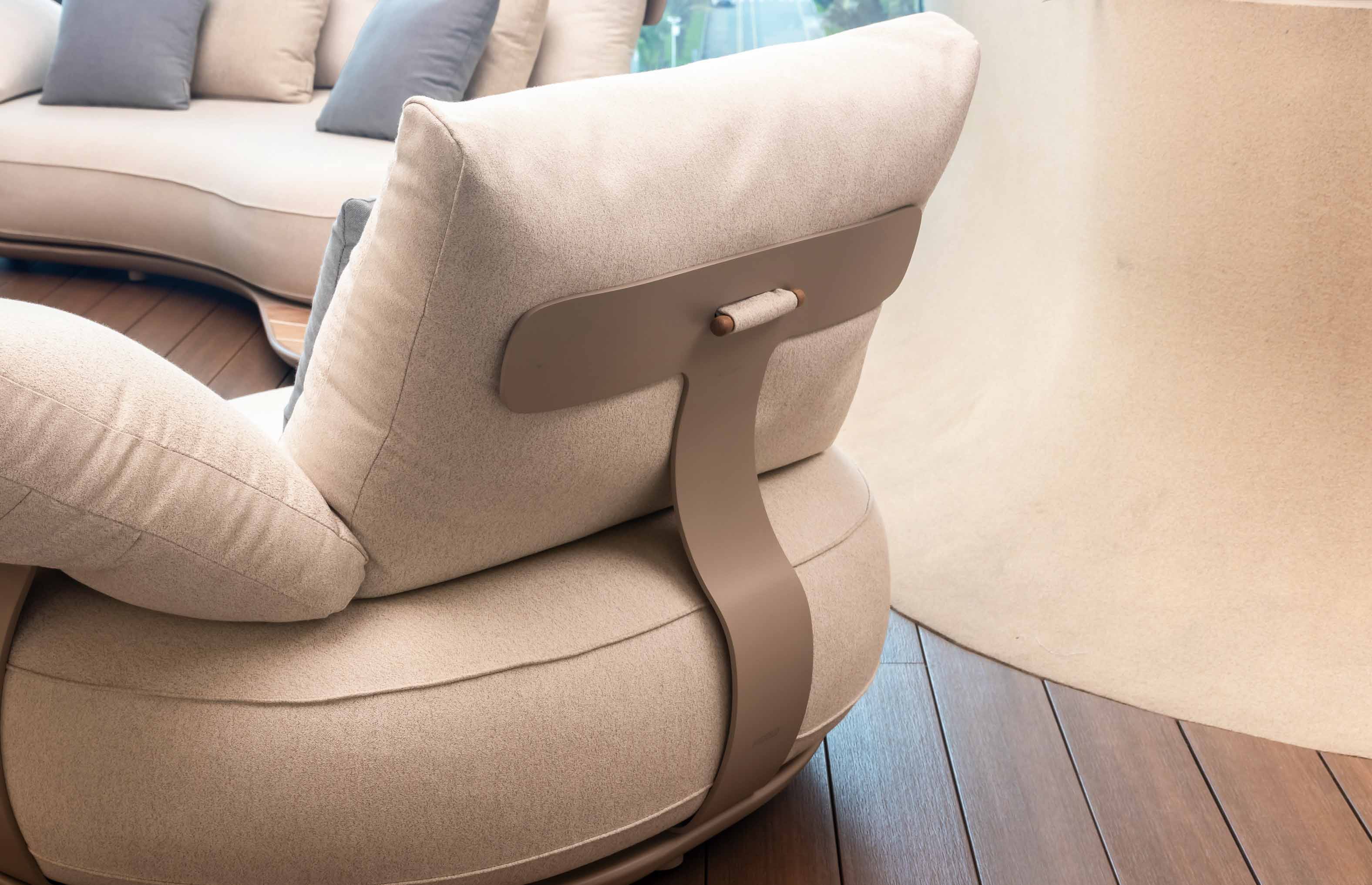 Détail de la structure Fauteuil Elyo en aluminium design 