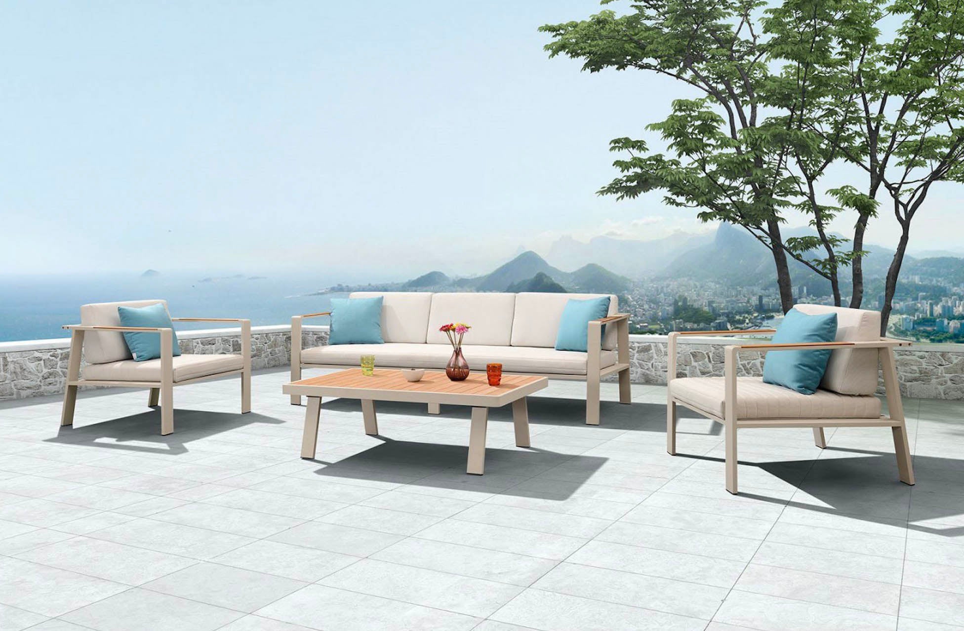 Salon de jardin 5 places en aluminium haut de gamme et teck FSC, design luxe méditerranéen avec tissu oléfine beige, housses. 