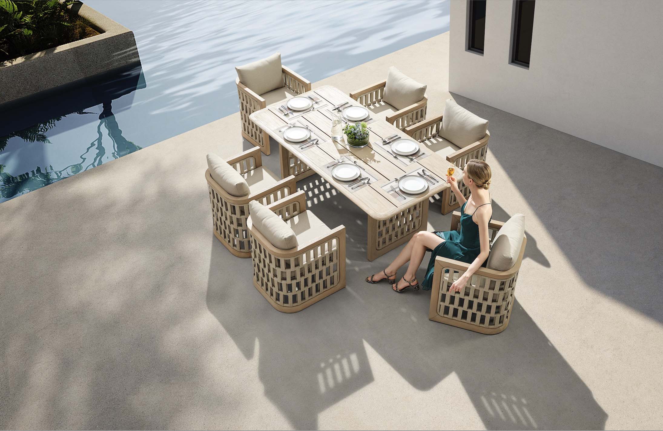 Ensemble repas luxe 6 places en TECK FSC et corde naturelle, chaises avec coussins déhoussables en fibre acrylique.