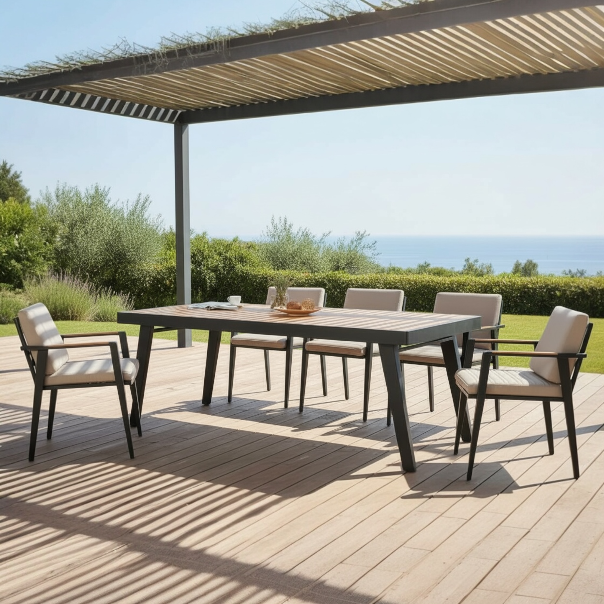 Ensemble repas 8 places en aluminium haut de gamme et teck FSC, design luxe méditerranéen, coussins en tissu oléfine.