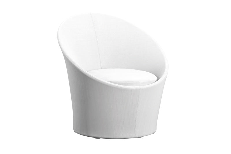 Fauteuil de salon de jardin blanc en textilène avec structure aluminium inoxydable, design élégant et luxe méditerranéen.