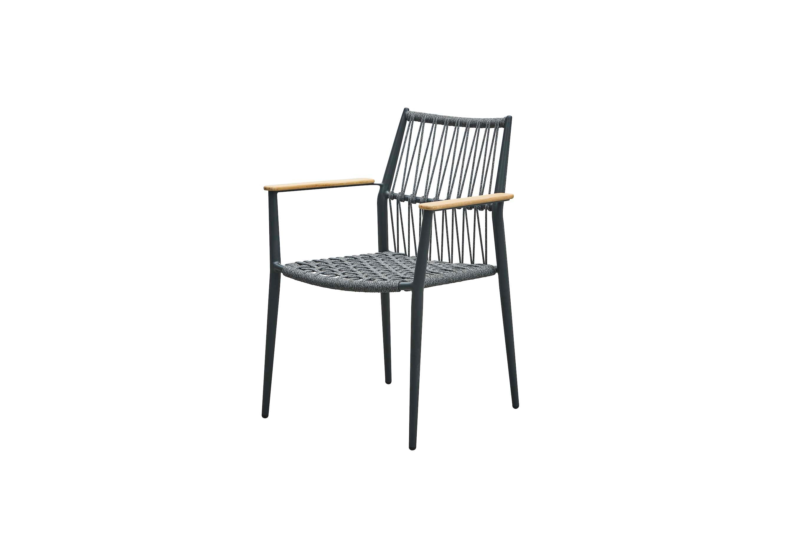 Chaise de terrasse restaurant en aluminium noir mat avec accoudoirs en bois clair, design bistrot haut de gamme, style.