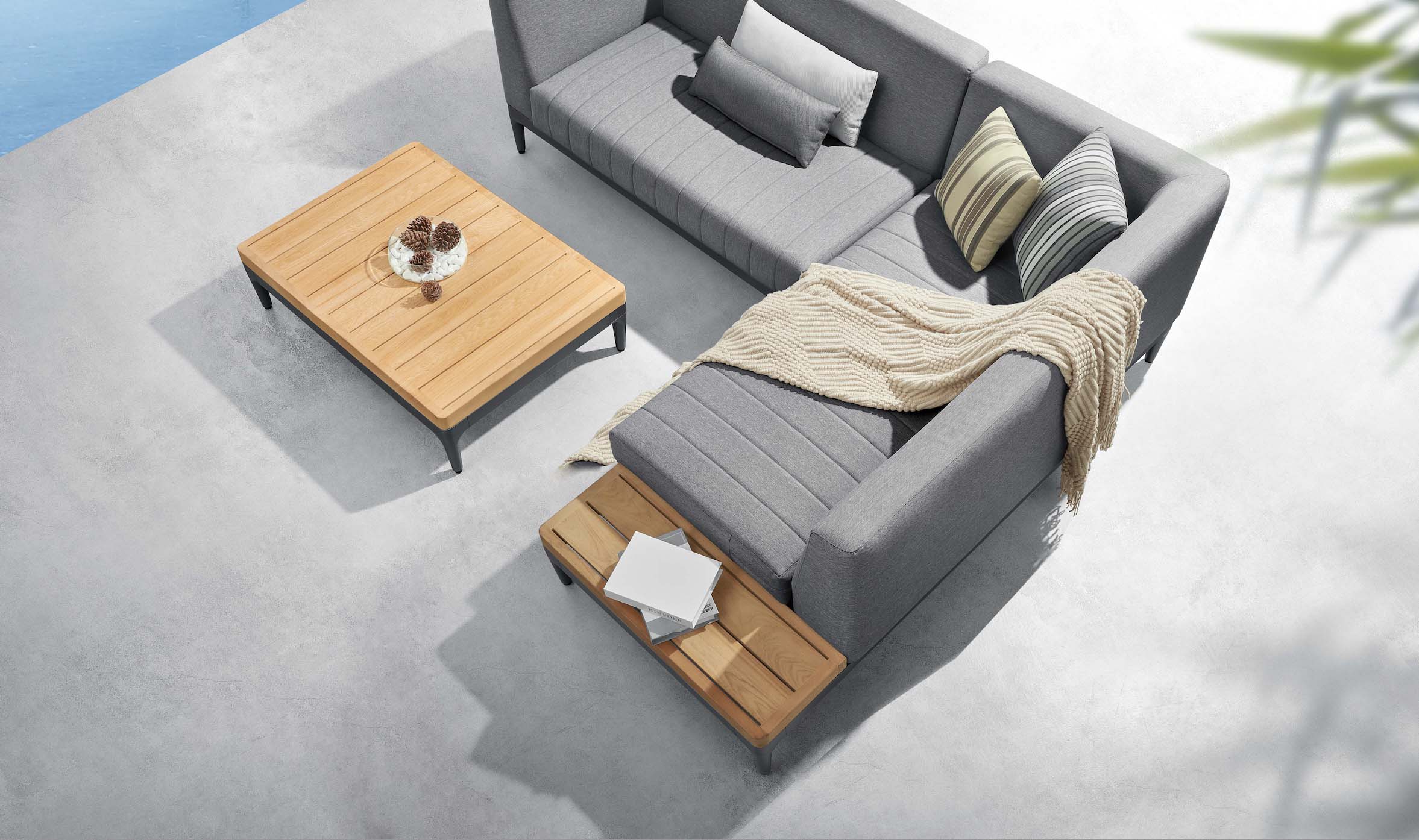 Salon de jardin d'angle avec structure aluminium inoxydable gris, coussins en tissu 100% Oléfine déperlant et déhoussable.
