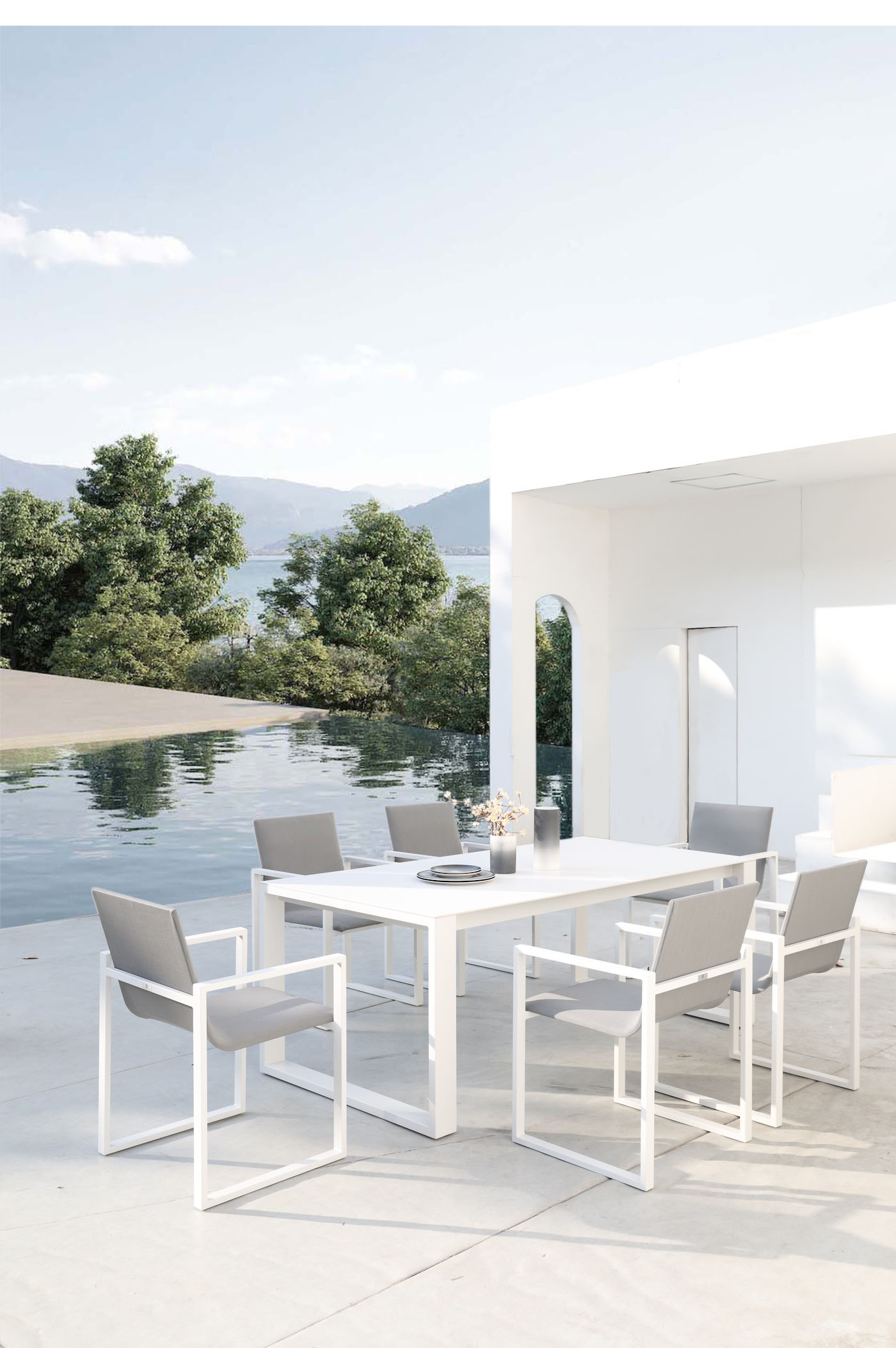 Table de jardin en aluminium haut de gamme blanc avec plateau en céramique, six chaises avec assises et dossiers en tissu.
