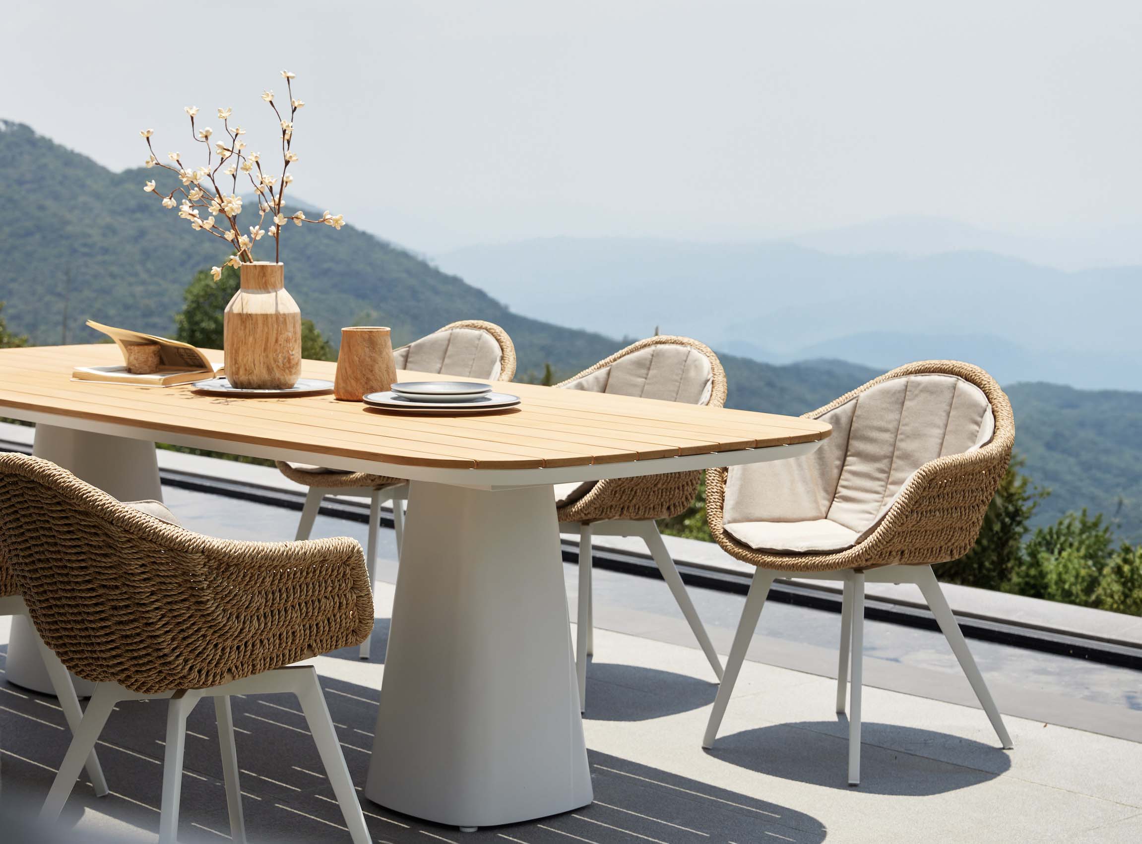 Table repas de jardin haut de gamme en aluminium -  avec plateau en teck - MILO