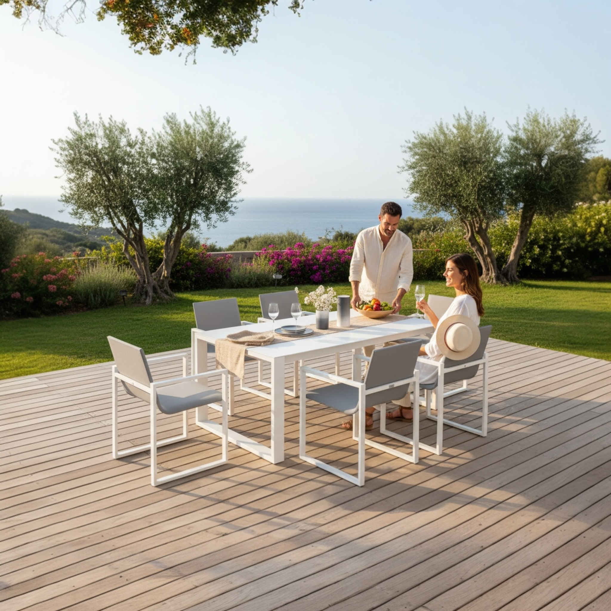 Table de jardin luxe en aluminium haut de gamme, plateau en céramique, six chaises avec housses déperlantes et déhoussables.