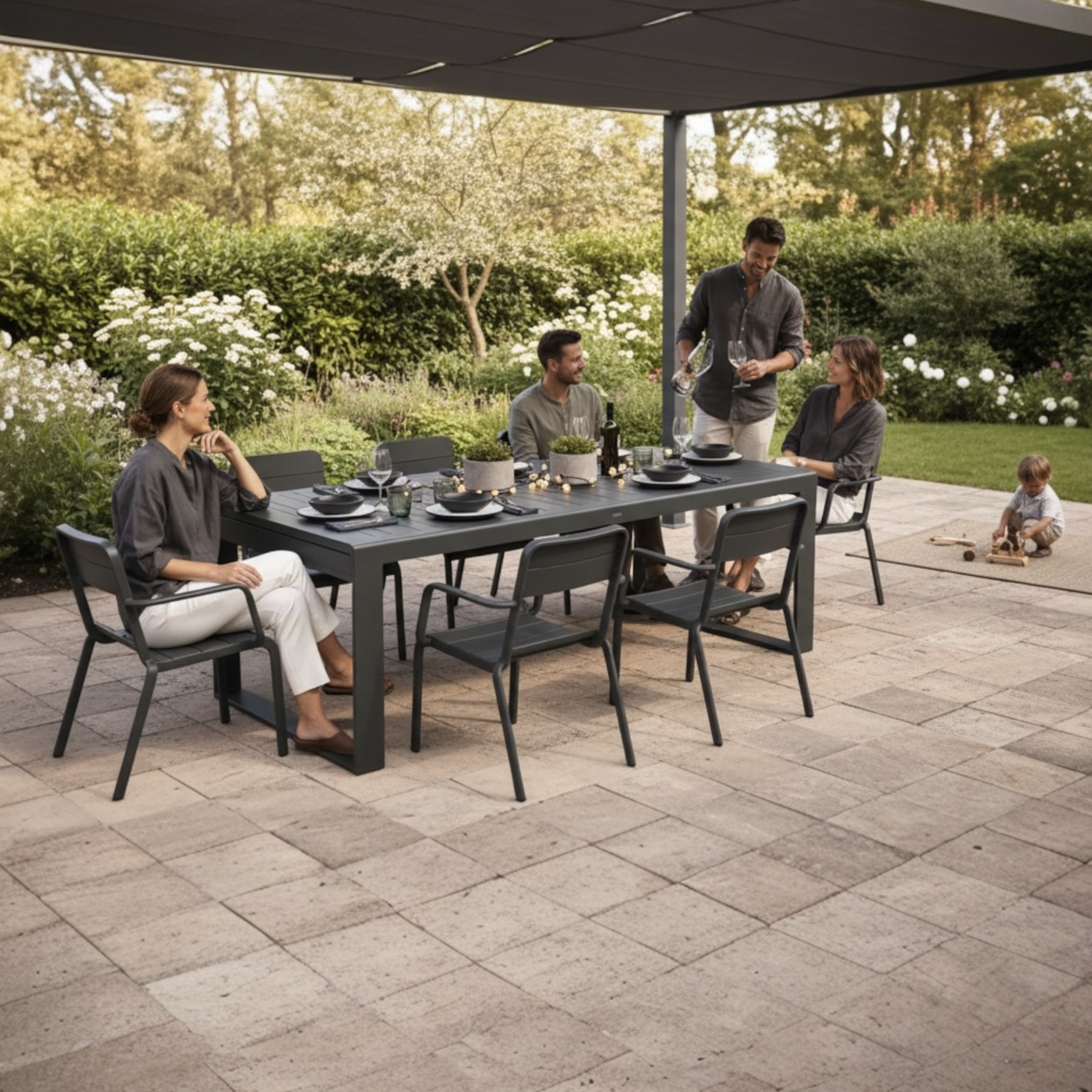 Table à manger extensible en aluminium thermolaqué noir, design contemporain, grand espace, chaises assorties avec.
