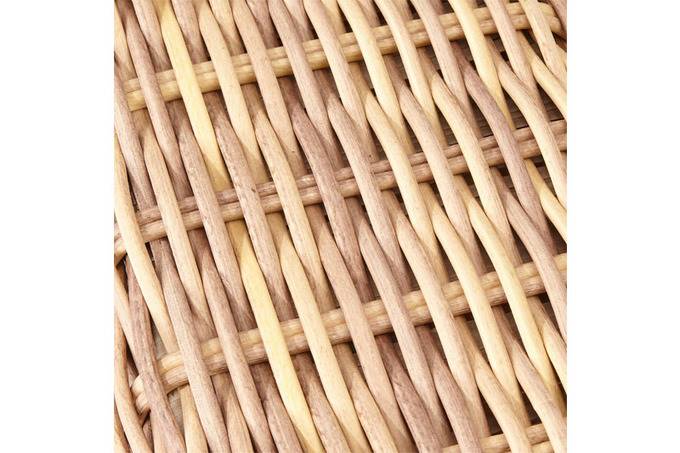 Fauteuil en résine tressée ronde effet osier rustique avec texture naturelle et finition durable.